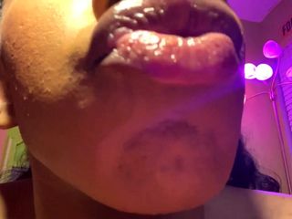 AJ180: Smooches 2 Luister goed en kut. POV kreunende lippenstift lipglosss