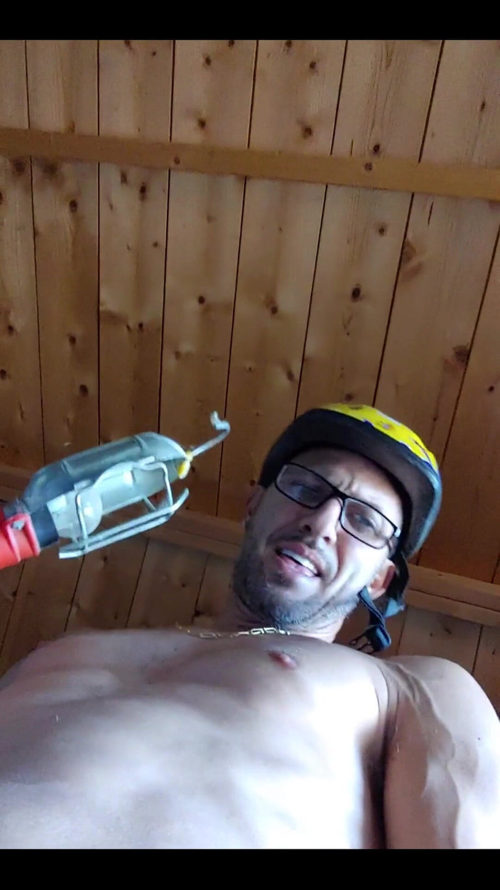 Boy jerking off: Kleine Reparaturen