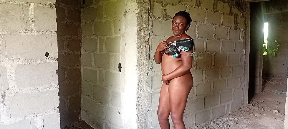 Creamyshuga: 他们在那个未建成的建筑里玩耍，她开始戏弄他直到他操她