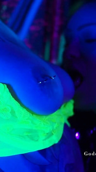 Heißer lesbischer sex im uv Room