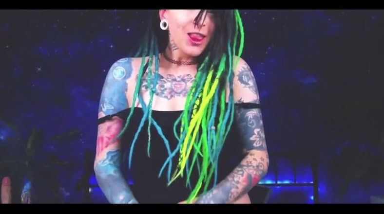 Marta Katze: Välkommen! Kyss alla