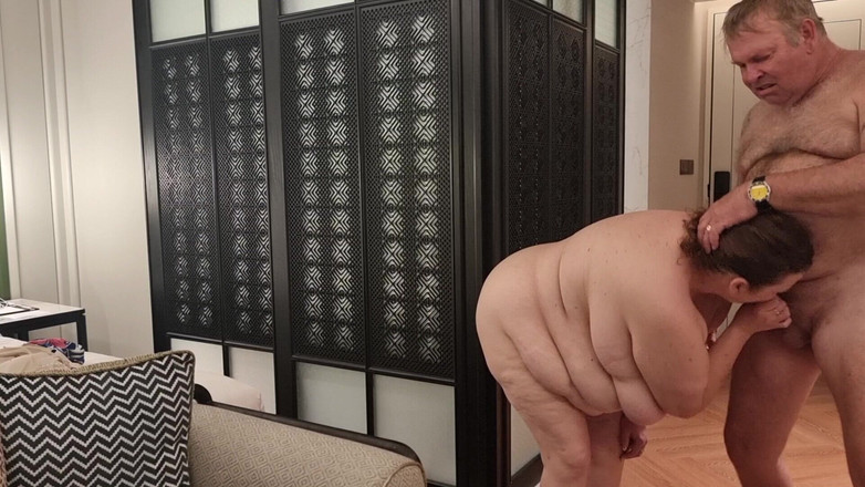 WeAreFukBunnies: क्या तुमने रंडी को ऑर्डर किया