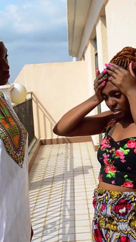 Due lesbiche africane ebano sperimentano con dei plug anale!