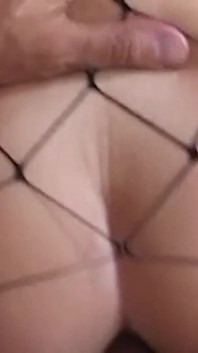 Een mooie blonde dame Sasha Knox kreeg haar mond gevuld met sperma van jongens