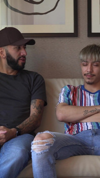 Pulosul Papi Young Twink Pula mare necenzurată solo masturbează o ejaculare mare