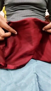 Porno cu labă cu mătase satinată - Frecare a capului pulii cu costum de asistentă din satin mătăsos maro (84)