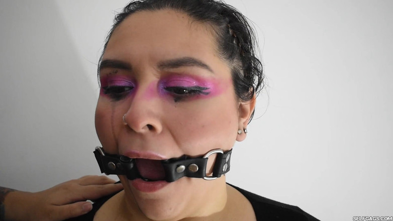 Selfgags Latina Bondage: Pelatihan pelacur sedang berlangsung