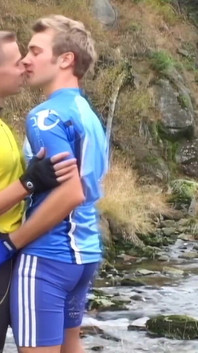 Hung Beauts Go Spit-pražení Bláznivé pro mrdku!