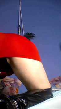 Lady Angela, langue polonaise, jupe, cuisses, bottes hautes, string, adoration du cul taquine