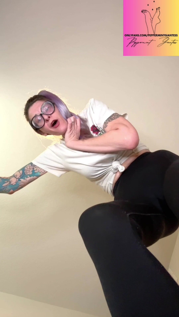 Peppermint Giantess: 거대한 거대한 작은 POV 호감을 의미하고 당신을 파괴
