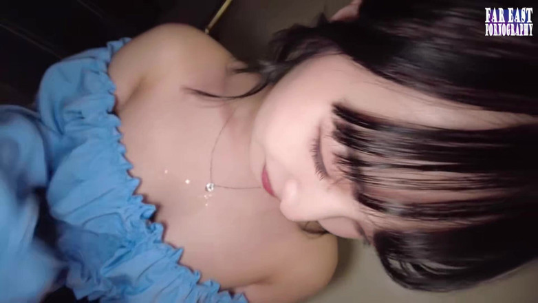 Far East pornography: Secret Squeeze Bliss com uma tímida j cup provocação escondendo...