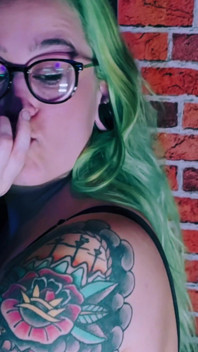 Elizabethhunny's First Gloryhole Experience