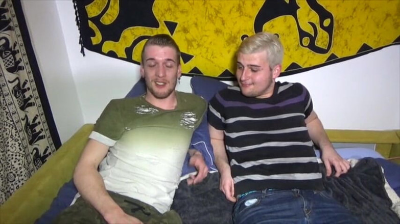 Gaybareback: Feminate facet zerżnięty na oklep przez Romaina