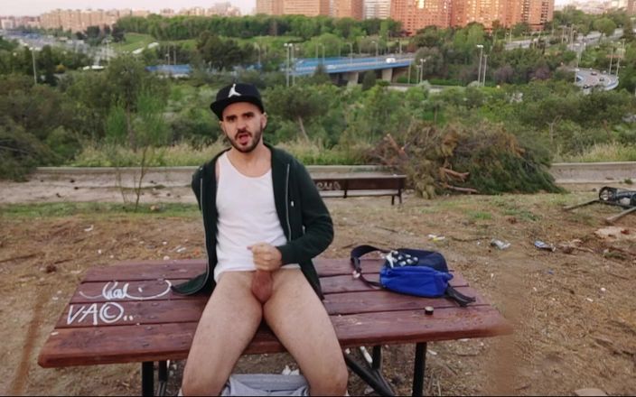 Xisco Freeman: Jerking in a park