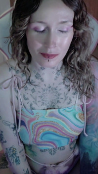 Oviposition fantasy egg laying &s esguichando release (4k close-up)