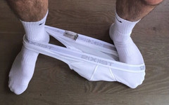 apageon: Chceš mi čichat ponožky nebo turecké koule!?