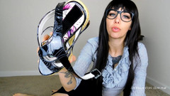 Stella Von Savage: Fetish Menghidu Kasut Sandal Joi
