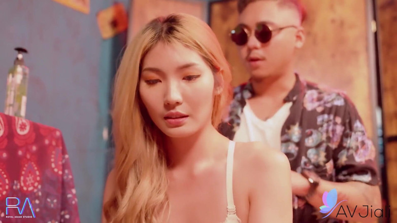 AV Jiali: 그녀의 인생을 뒤집을 수 있는 매체를 보기로 결정한 Wu Fangyi