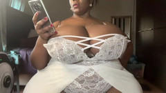 Legendary Booty Overdose: Zgadnij mój rozmiar stanika za nagrodę