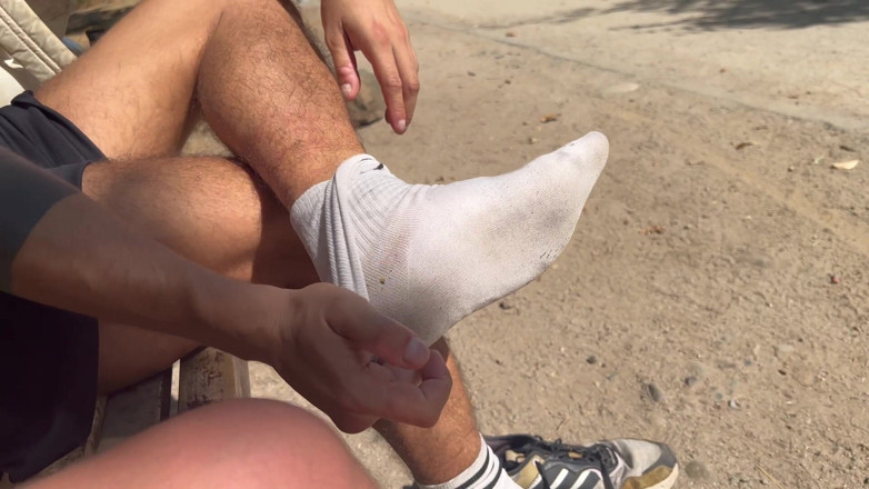 The Bearded Master: Foot Fetish &amp; Piss on the Street.