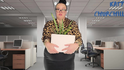 Katy Churchill: Sekreter işini geri almak için patronu emiyor ve sikiyor