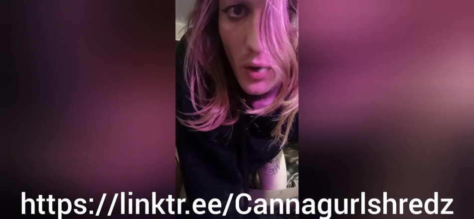 Cannagurlshredz: Liếm âm vật của tôi với một đồ chơi lớn sâu trong...