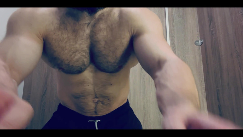 Mister Stone: Respirazione dura, profumo di musculina, vene e muscoli sporgenti