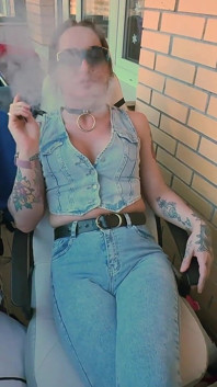 Sweet Trans Girl Sex oralny Wielki kutas na balkonie