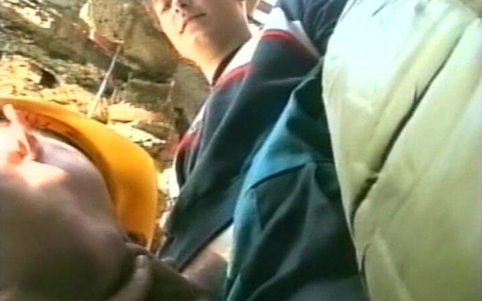 Gay 90's Vintage Porn: जुनूनी आदमी चुसाई खेल #1