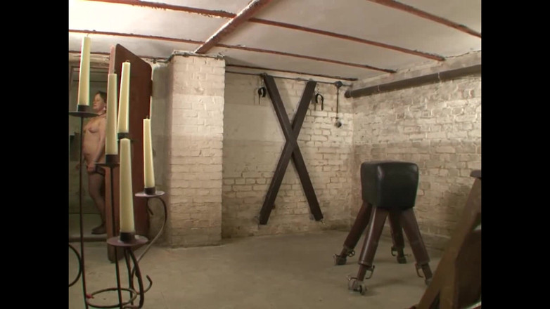 Absolute BDSM films - The original: Svázaná v hedvábí pro potěšení sadistů