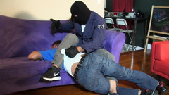 ManUpFilms: Wedgie-meisterin schlägt zu