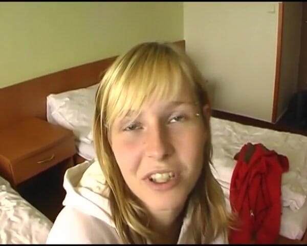 Deutsche Madchen: Cewek kurus jerman rambut pirang telan sperma setelah ngentot hot...