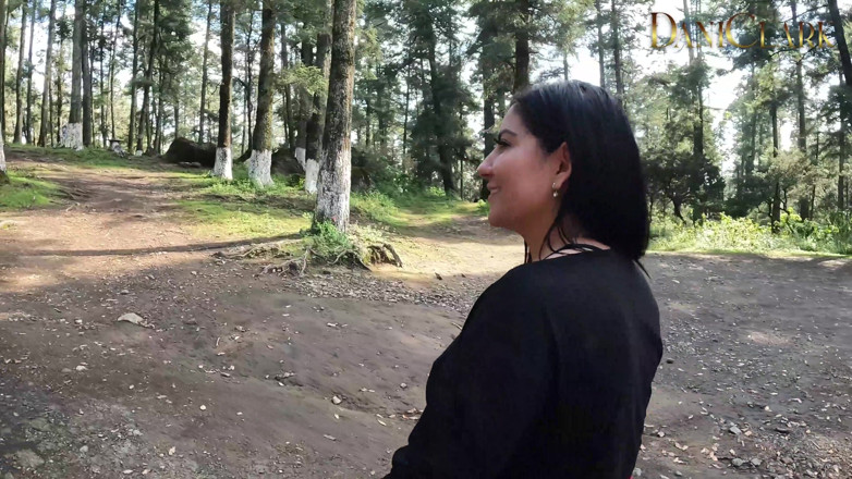 DaniClark: Mengongkek teman wanita saya di dalam hutan