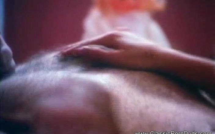 Classic Porn DVDs: Любители занимаются хардкорным сексом в винтажном видео