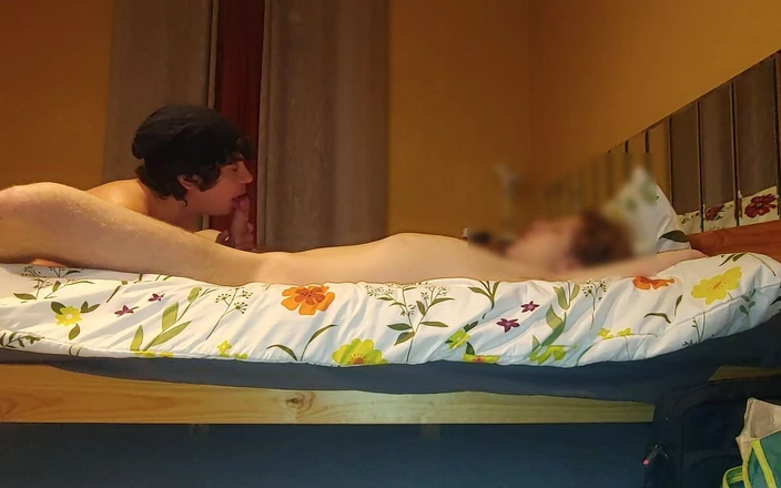 LeoTeenLatinos: Russische heterostudent heeft voor het eerst homoseks met mij - "Krieger"