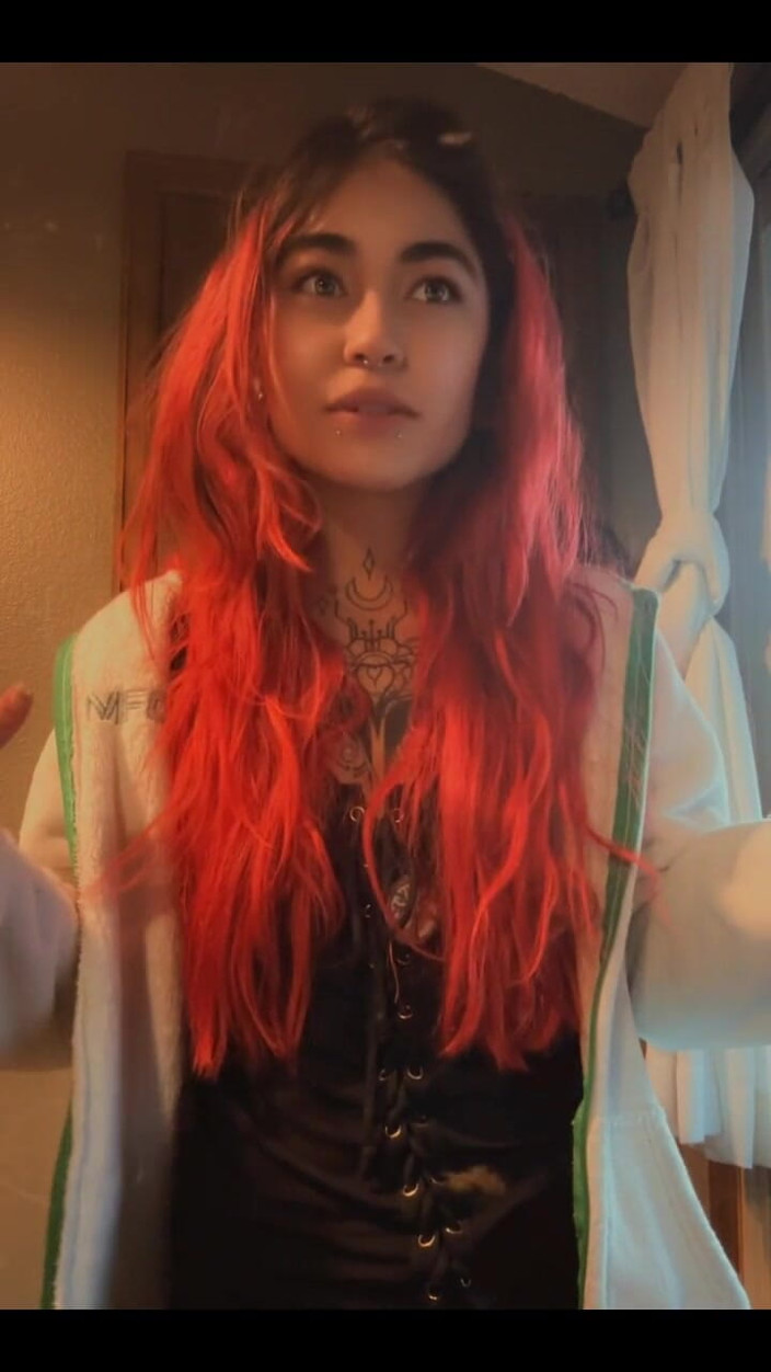 lilRavenFox: เธอสบายดี แต่เราต้องเร่งการนัดหมายสัตวแพทย์ให้เร็วกว่าทีหลัง