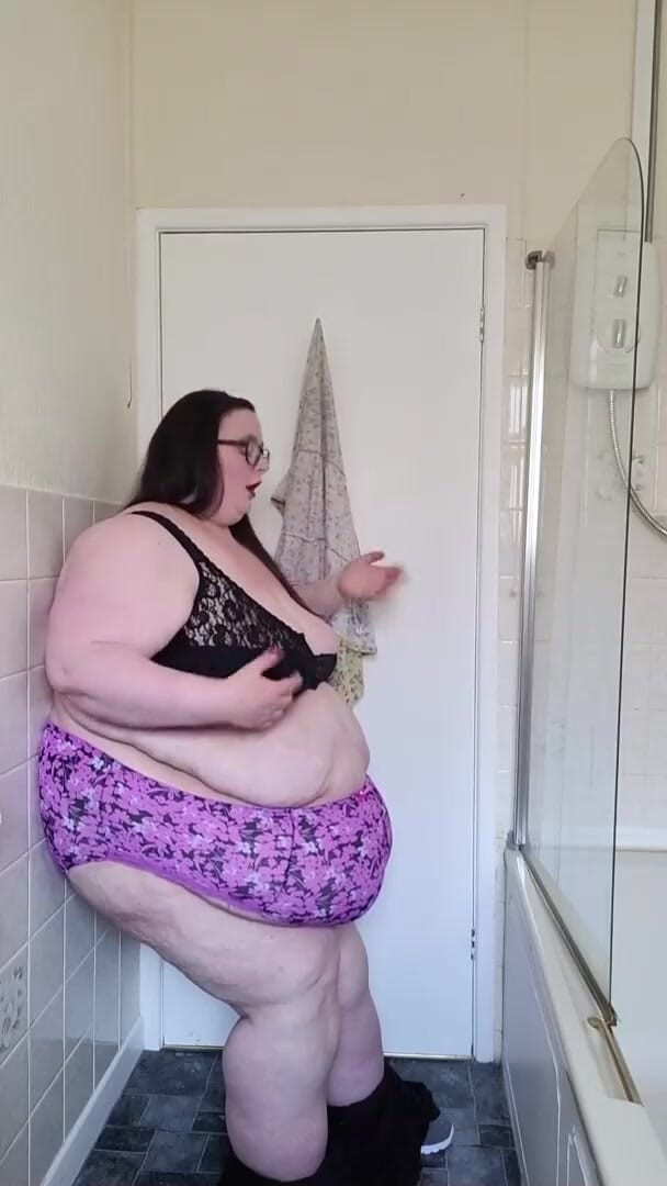 SSBBWLadyBrads: 핫한 소녀의 여름은 여전히 여기 있어
