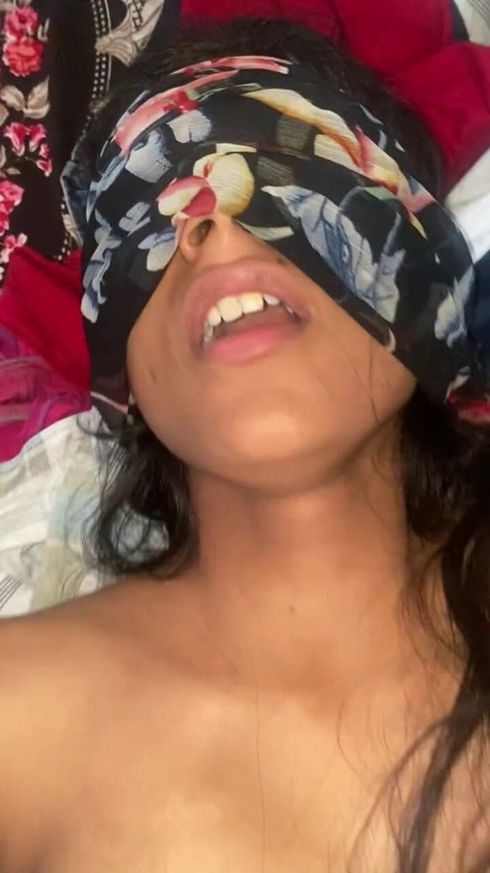 Bracing Safari 4: Desi Ladki Ne Land Chusa Indian Girl in Hotel