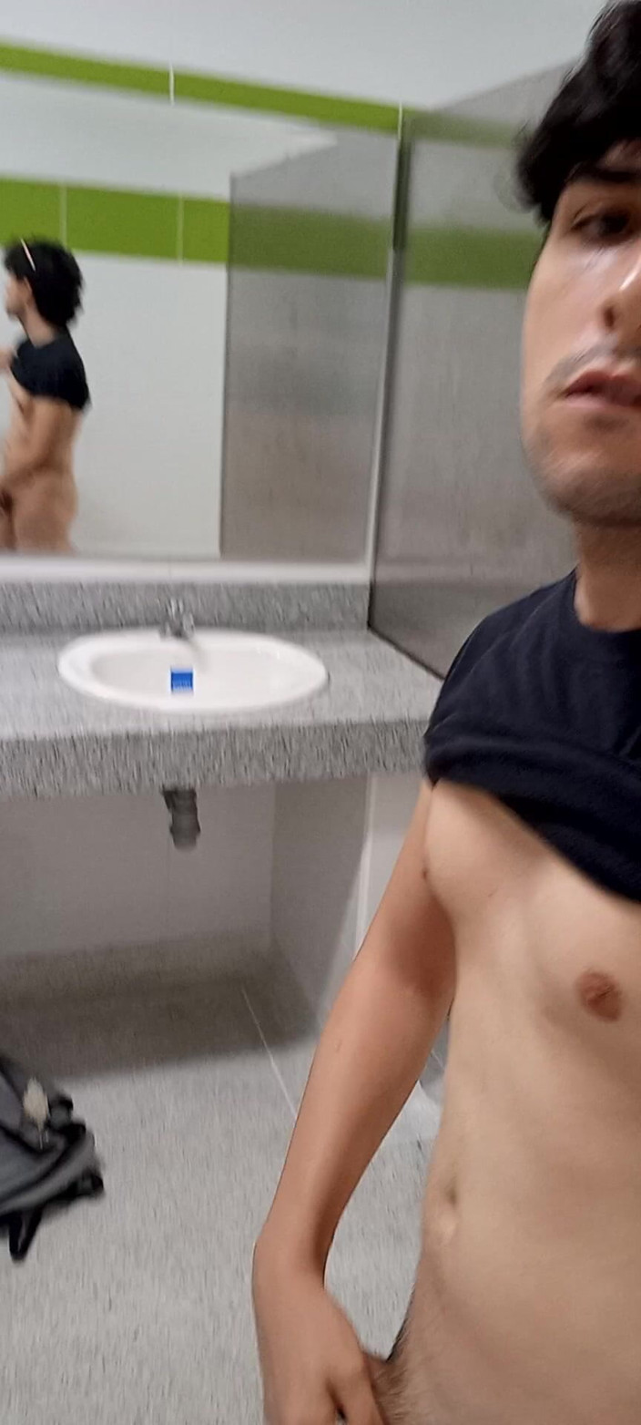 Diego_latinboy: Fetish Bathroom Golden Rain Shower Cum