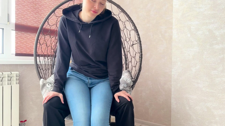 Spacenintenda: Toket ketat jeans: saudara tiriku yang sange orgasme di pangkuanku