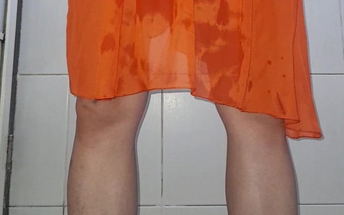 Naomisinka: Travestito asiatico indossando un abito chiffon di seta