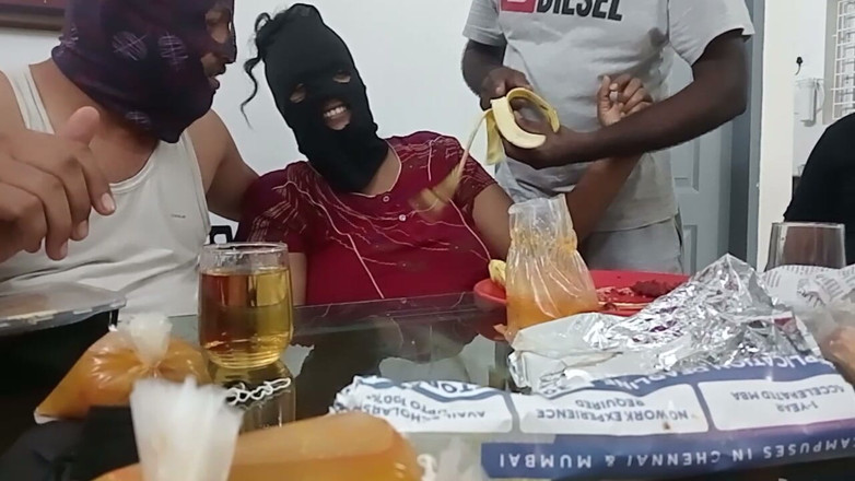 Priya aunty: โต๊ะรับประทานอาหารคุยลามกสุดฮอต