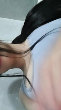 Yulieth Reveals Fierce Big Tits Temptation