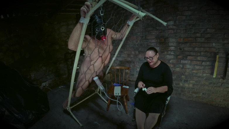 Mistress April: Pat crud pentru sclav