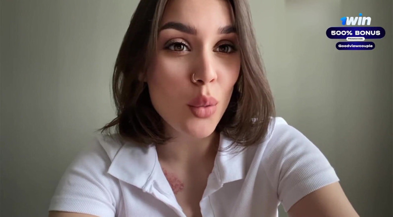 Good_view: Sexy ragazza ha chiesto alla sua amica di scoparla in...