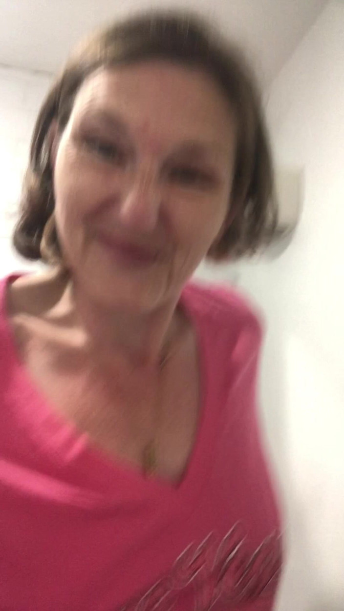 Pissing Paradise: Quick Huge Piss at My F.w.b.’s Place