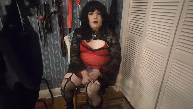 Tongue Lashor 69: Rode Domme Joi