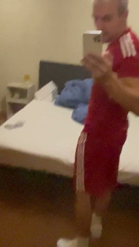 Sportboy melancap pakaian bola sepak