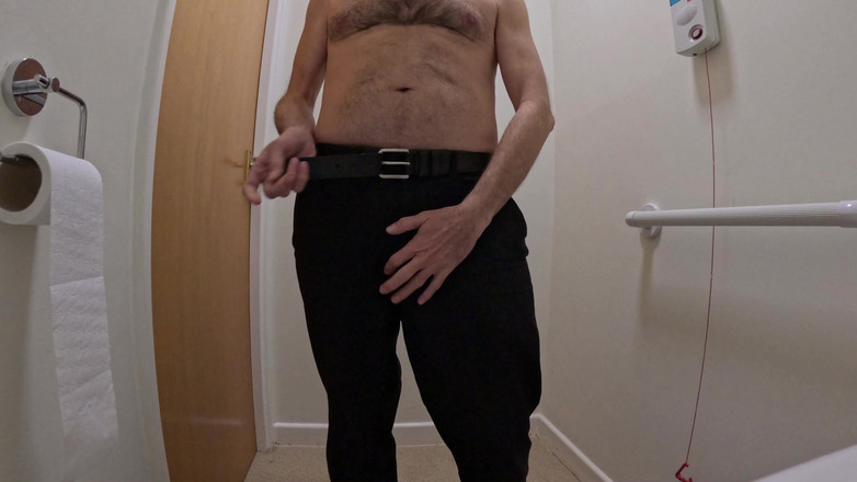 Rockardglans: Inodoros de trabajo desnuda, gran polla goteando semen cremoso