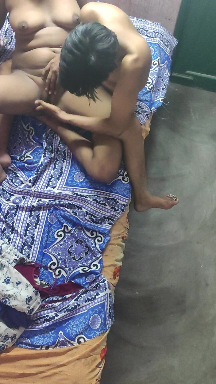Pyaasibhabhi1: Mąż potajemnie zostawił seksowne wideo z byłym mężem